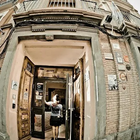 Hostel Be *